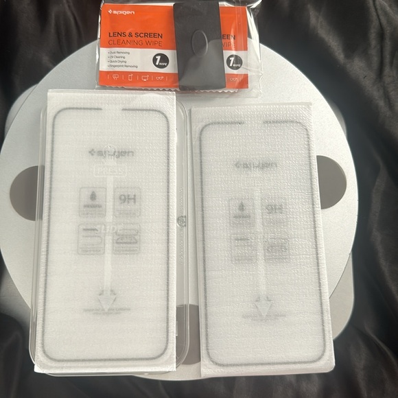 Spigen AlignMaster screen glass protector - Picture 3 of 4